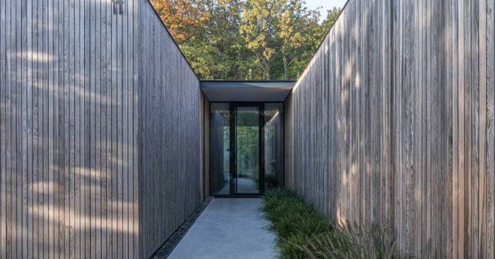 Installing vertical wood siding