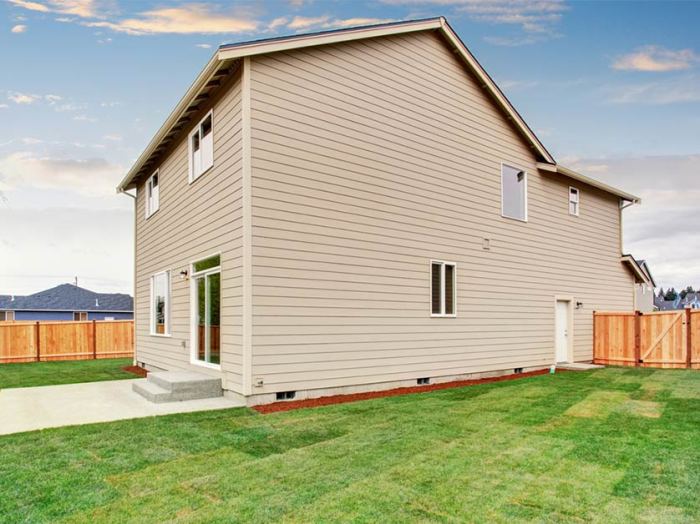 How much does it cost to replace siding on house